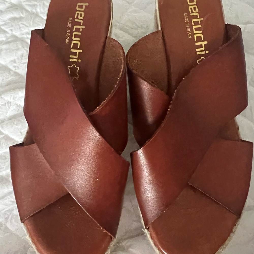 Bertuchi Brown Leather Crisscross Slide Sandals for Women Made in Spain